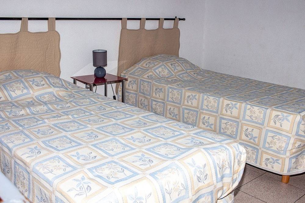 Entire apartment, Rental calvi studio near beach and shops in Calvi, Calvi region