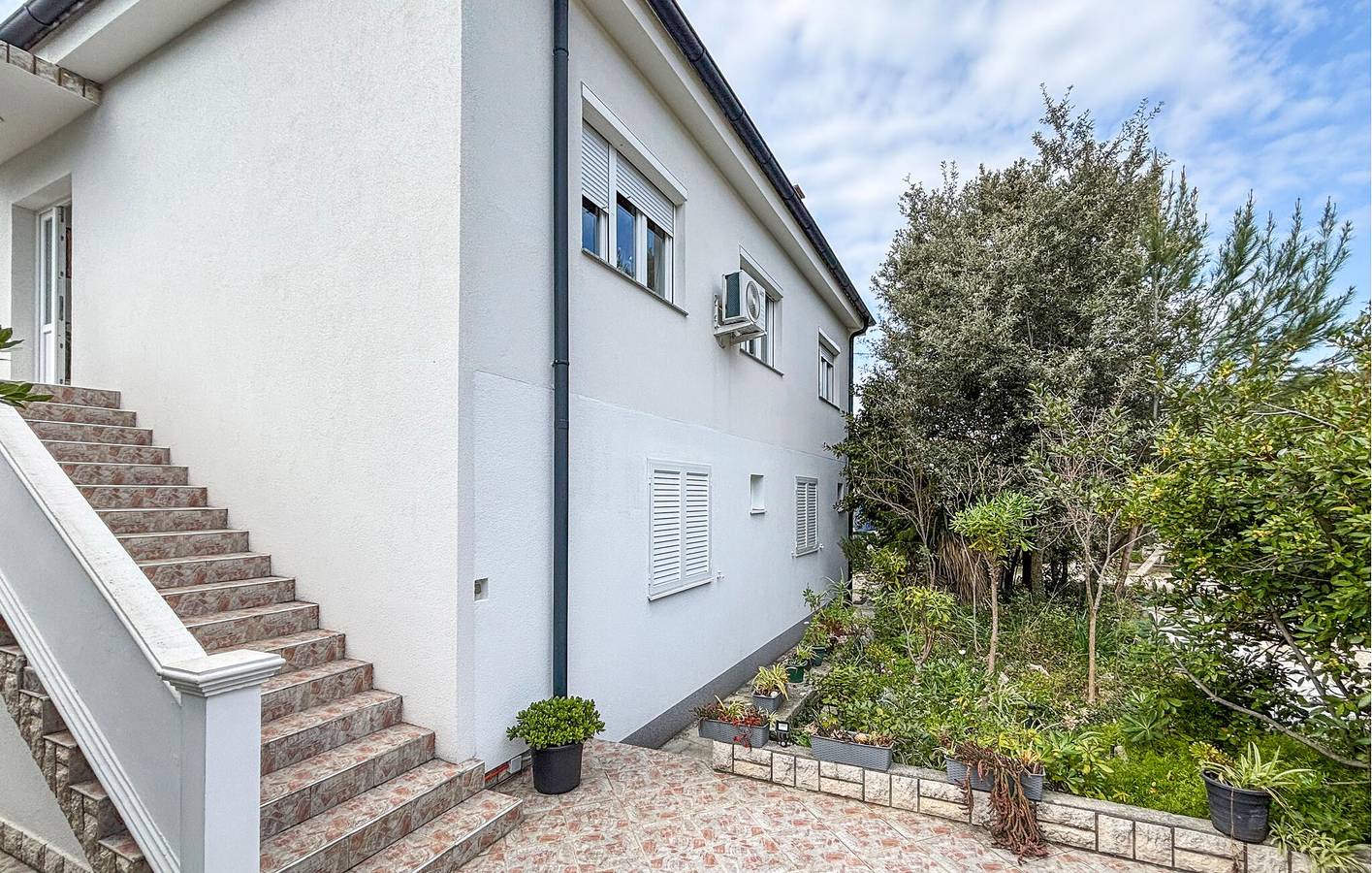 Appartement de vacances entier, Appartement en bord de mer avec terrasse et Wi-Fi, à 900 m de la plage naturiste de Kandarola in Kampor, Rab