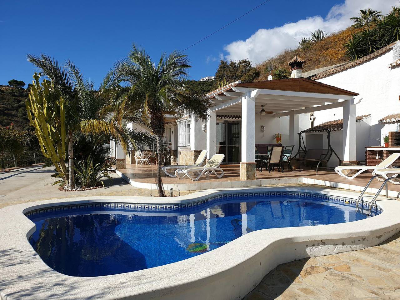 Casa de vacaciones 'Casa Floranda' con vistas a la montaña, Wi-Fi y aire acondicionado in Torrox, Costa del Sol