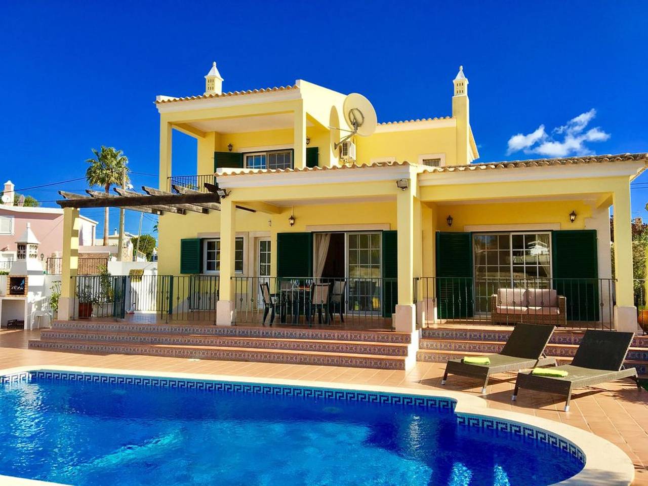 Villa für 6 Personen mit Balkon in Estômbar, Lagoa
