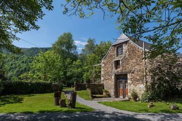 Gîte pour 6 personnes, avec jardin ainsi que terrasse et piscine à Arudy