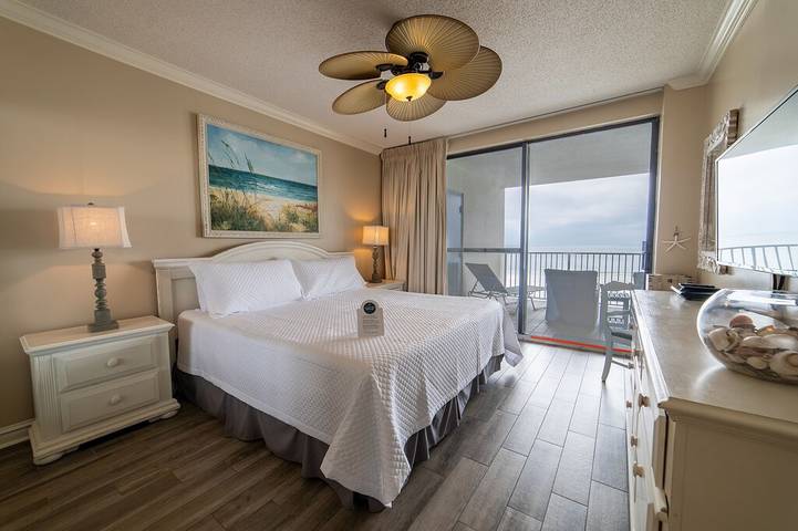 Vacation rental for 10 people, with hot tub and balcony as well as pool by Orange Beach