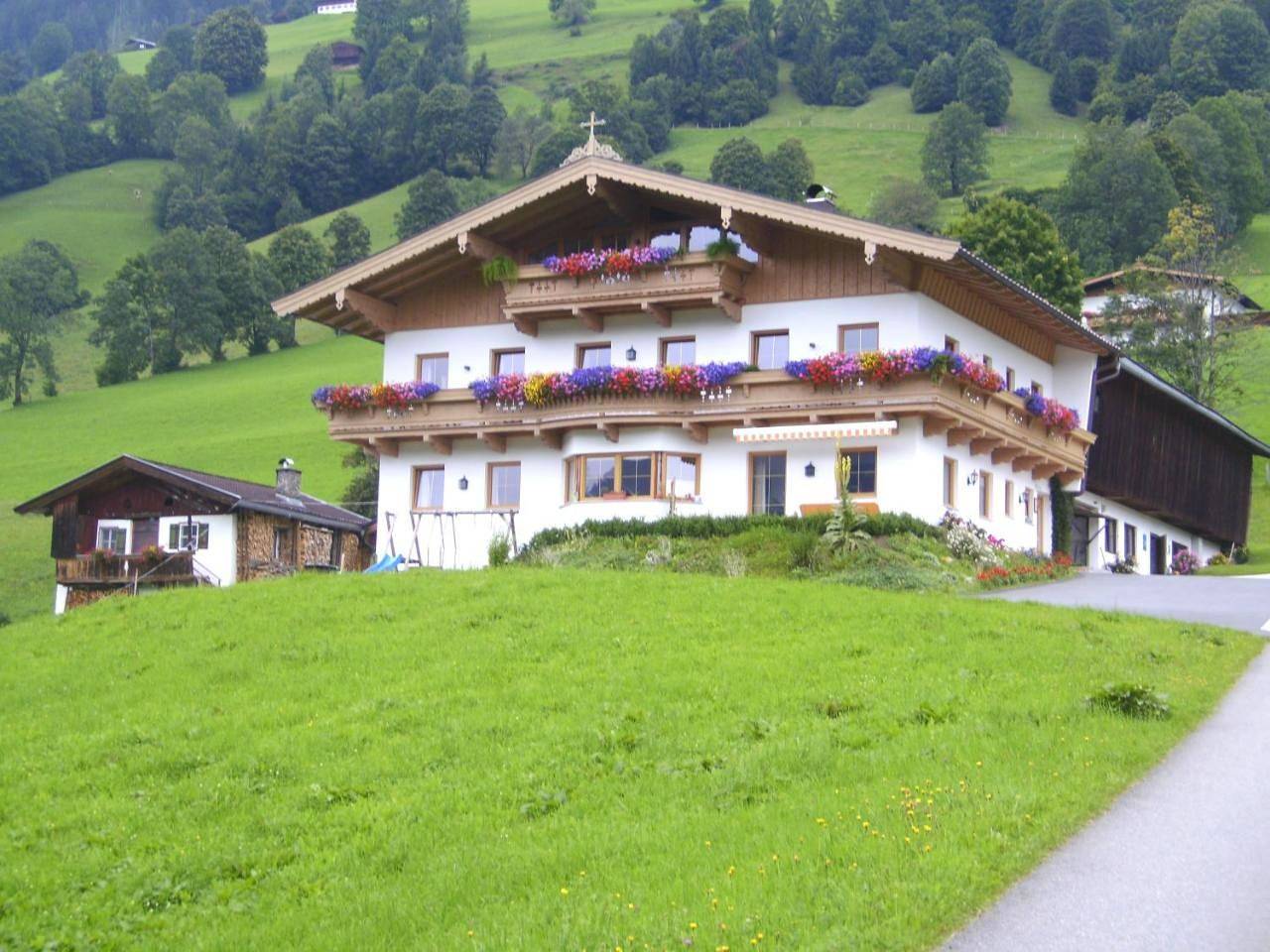 Ganze Wohnung, Standard Two-Bedroom Apartment with Balcony in Brixen im Thale, Kaisergebirge