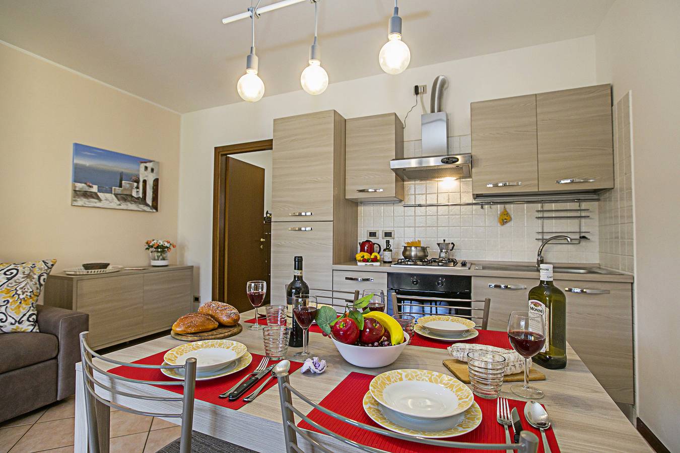 Ganze Wohnung, Borgo Degli Ulivi shared pool- 200m lake in Maderno, Toscolano-Maderno