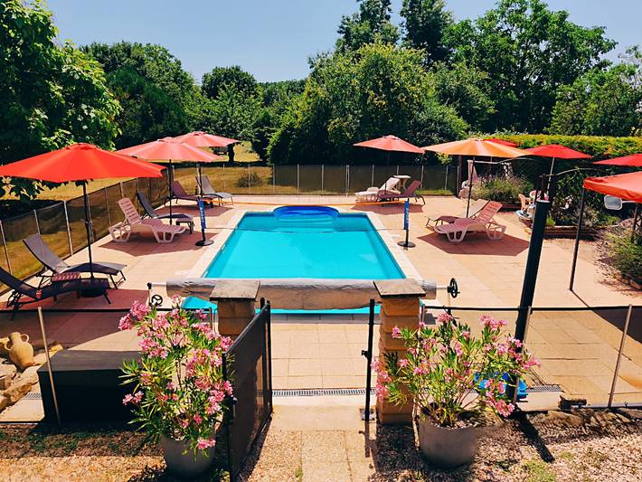 Gîte pour 4 personnes, avec piscine, adapté aux familles à Chef-Boutonne - 2
