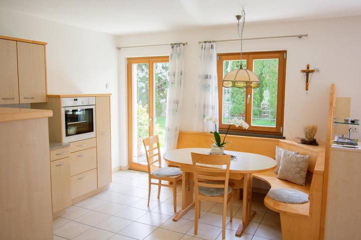 Ferienwohnung für 5 Personen, mit Ausblick und Sauna sowie Pool und Garten - 1