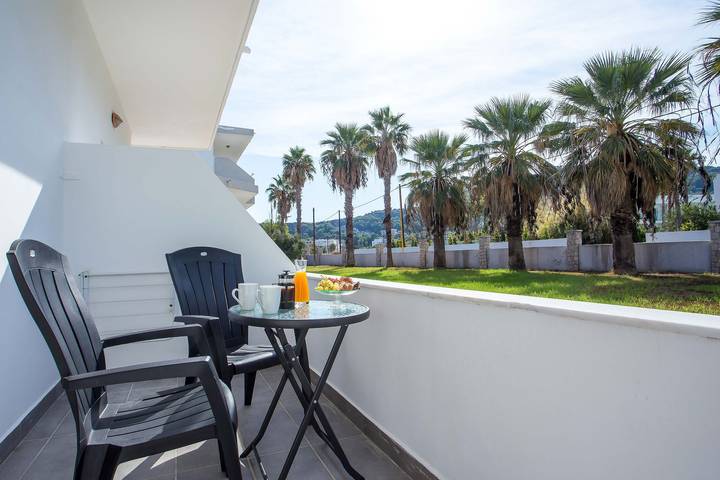 Gîte pour 2 personnes, avec balcon ainsi que jardin et piscine à Faliráki - 3