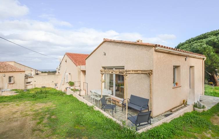 Location de vacances pour 6 personnes, avec terrasse, animaux acceptés à Corbara