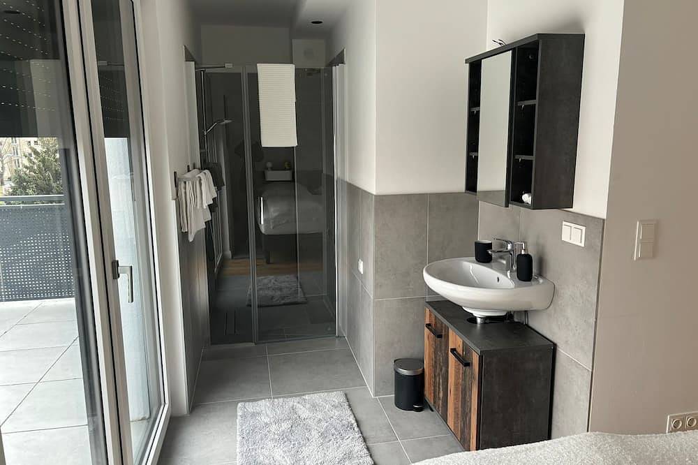 Appartamento intero, Gemütliches Penthouse Umbrella mit Zwei Großen Terrassen mit Whirlpool in Vienna, Danubio Bassa Austria