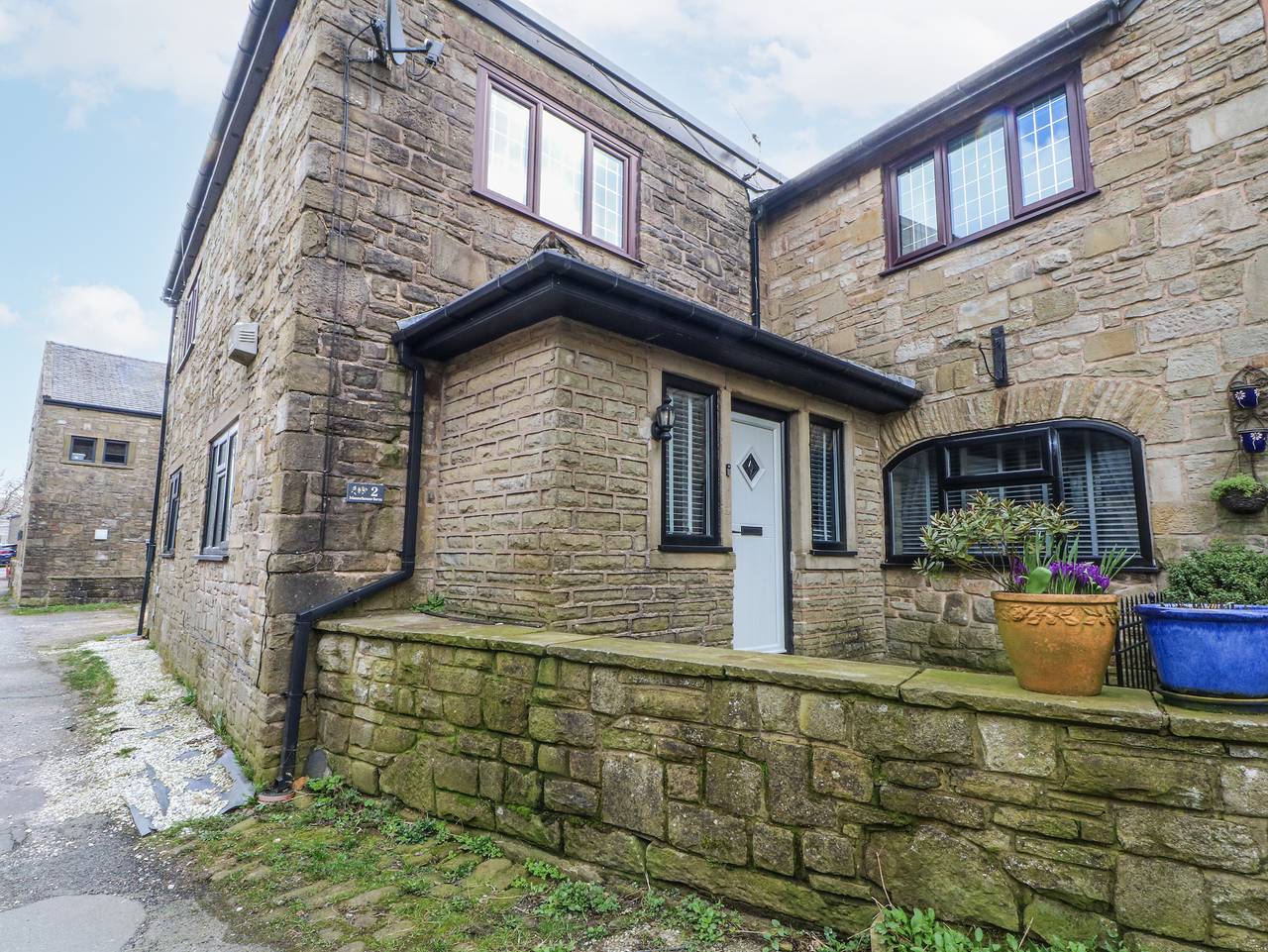 2 Manorhouse Farm in Rochdale, Grand Manchester
