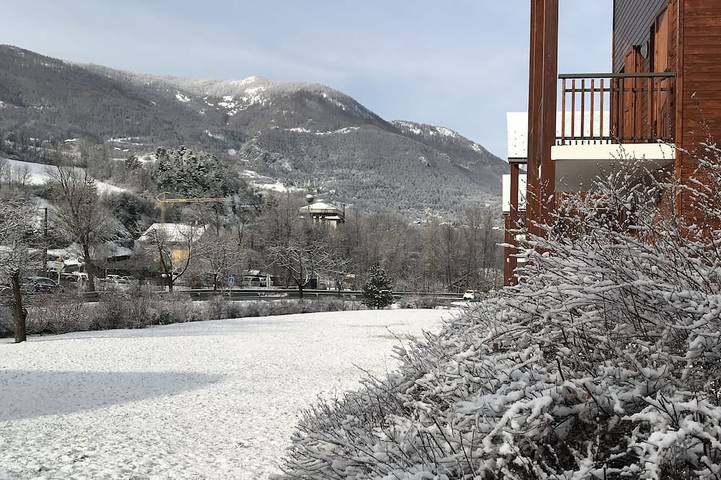 Ganze Wohnung, Guillestre T2 with terrace, close to shuttles to Queyras resorts in Guillestre, Briançon und Umgebung