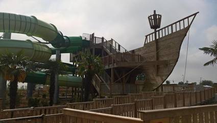 Camping pour 6 personnes, avec terrasse ainsi que piscine et bassin pour enfant à La Tranche-sur-Mer