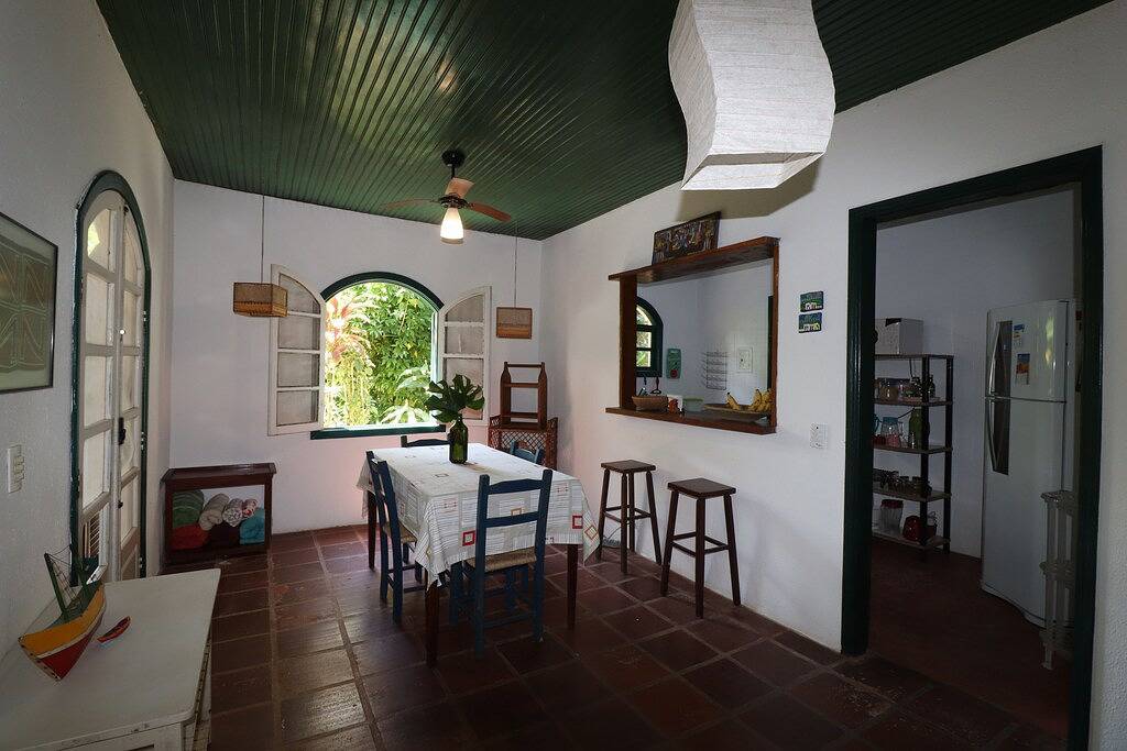 Schönes und großes Haus mit 4 Schlafzimmern, Balkon mit Hängematten, Garten. in São Sebastião, Região Metropolitana do Vale do Paraíba e Litoral Norte