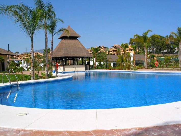 Apartamento para 3 personas, con Terraza además de Jardín y Piscina en El Paraíso