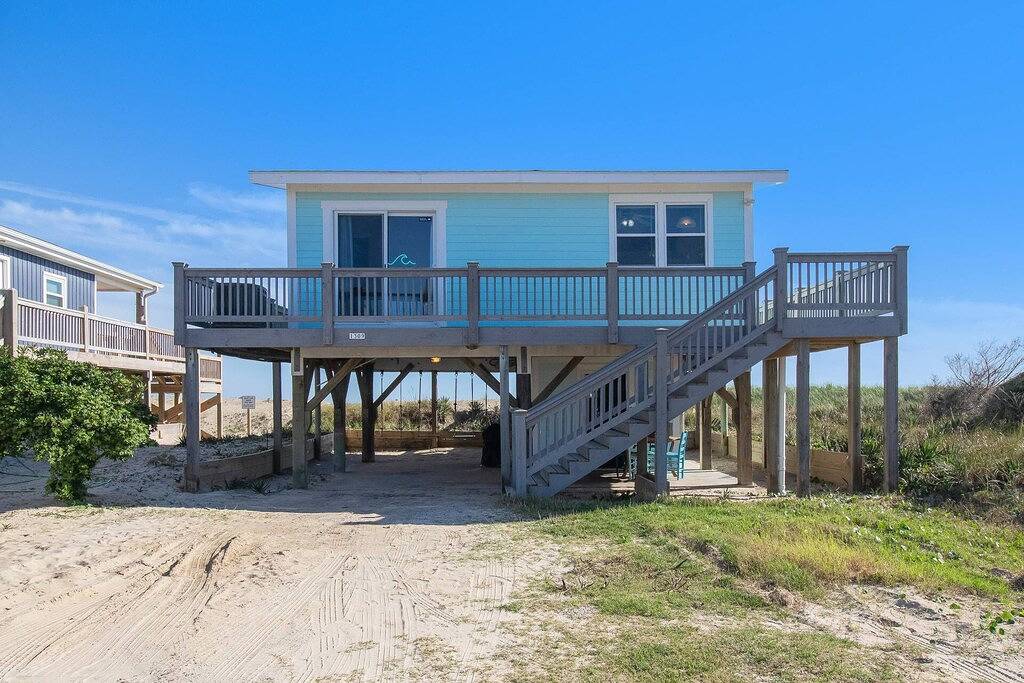 Private Oceanfront Home! - Ocean View From Anywhere In The Home - Beach Gear - Sleeps 4 in Oak Island (NC), Brunswick County