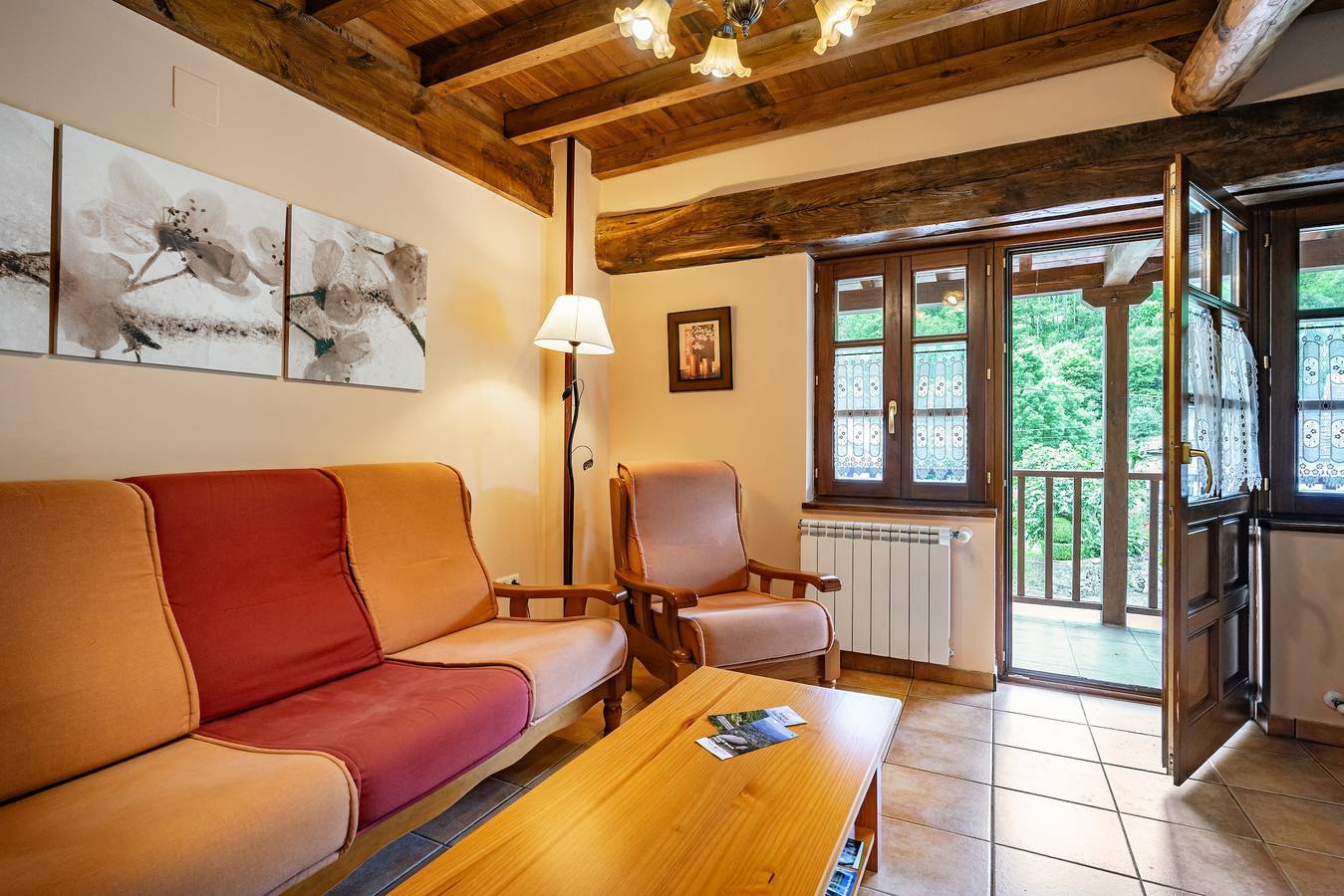 Entire apartment, Apartment 'Mira' with Mountain View, Private Terrace and Wi-Fi in Boal, Costa Verde (Spain)
