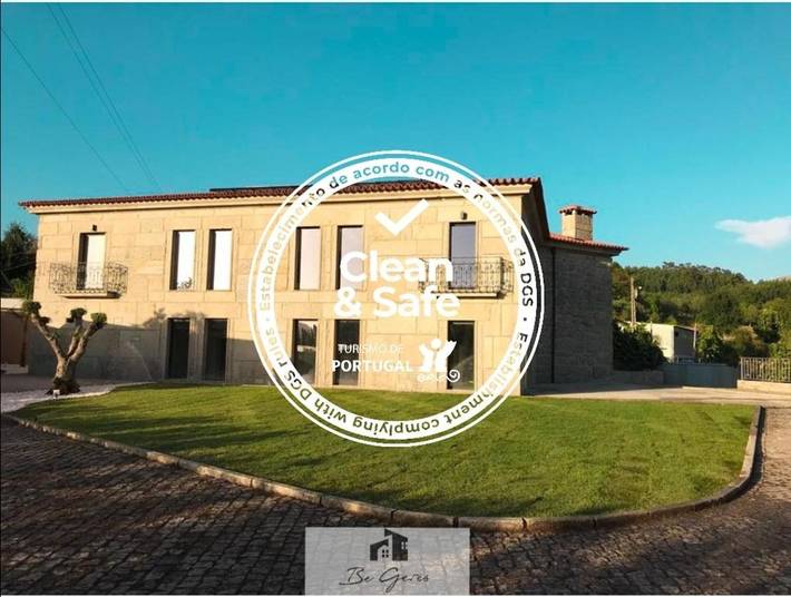 Location de vacances pour 11 personnes, avec vue ainsi que jardin et piscine dans Pinheiro