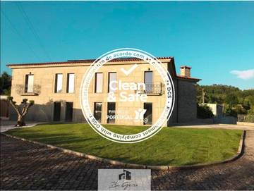 Gîte pour 11 personnes, avec piscine ainsi que jardin et vue dans Pinheiro
