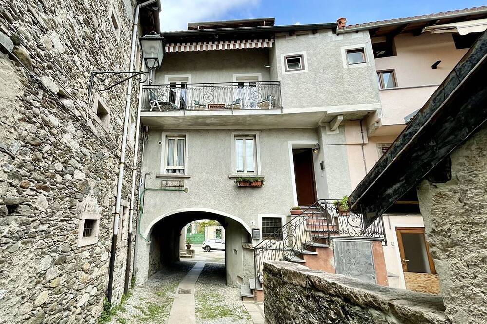 Splendida villa indipendente per 5 persone con Wifi, Tv, balcone e parcheggio in Baveno, Comune di Baveno