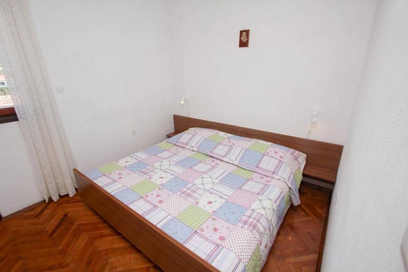 Ganze Wohnung, 2-Zimmer-Ferienwohnung am Strand Bucht Kalebova Luka, Rogoznica A-23548-a in Razanj, Šibenik-Knin