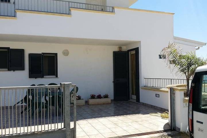 Ferienhaus am Strand, 30 Meter vom Wasser entfernt in Torre San Giovanni, Ugento