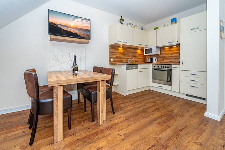 Ganze Wohnung, Ferienwohnung in Wenningstedt für bis zu 4 Personen, mit Balkon. in Wenningstedt, Sylt