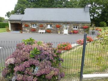 Gîte pour 6 personnes, avec terrasse et jardin, animaux acceptés à Laniscat