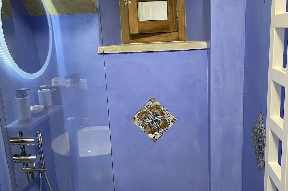 Ganze Wohnung, Newly renovated adorable stylish suite in the Castle of Monemvasia in Monemvasia, Peloponnes