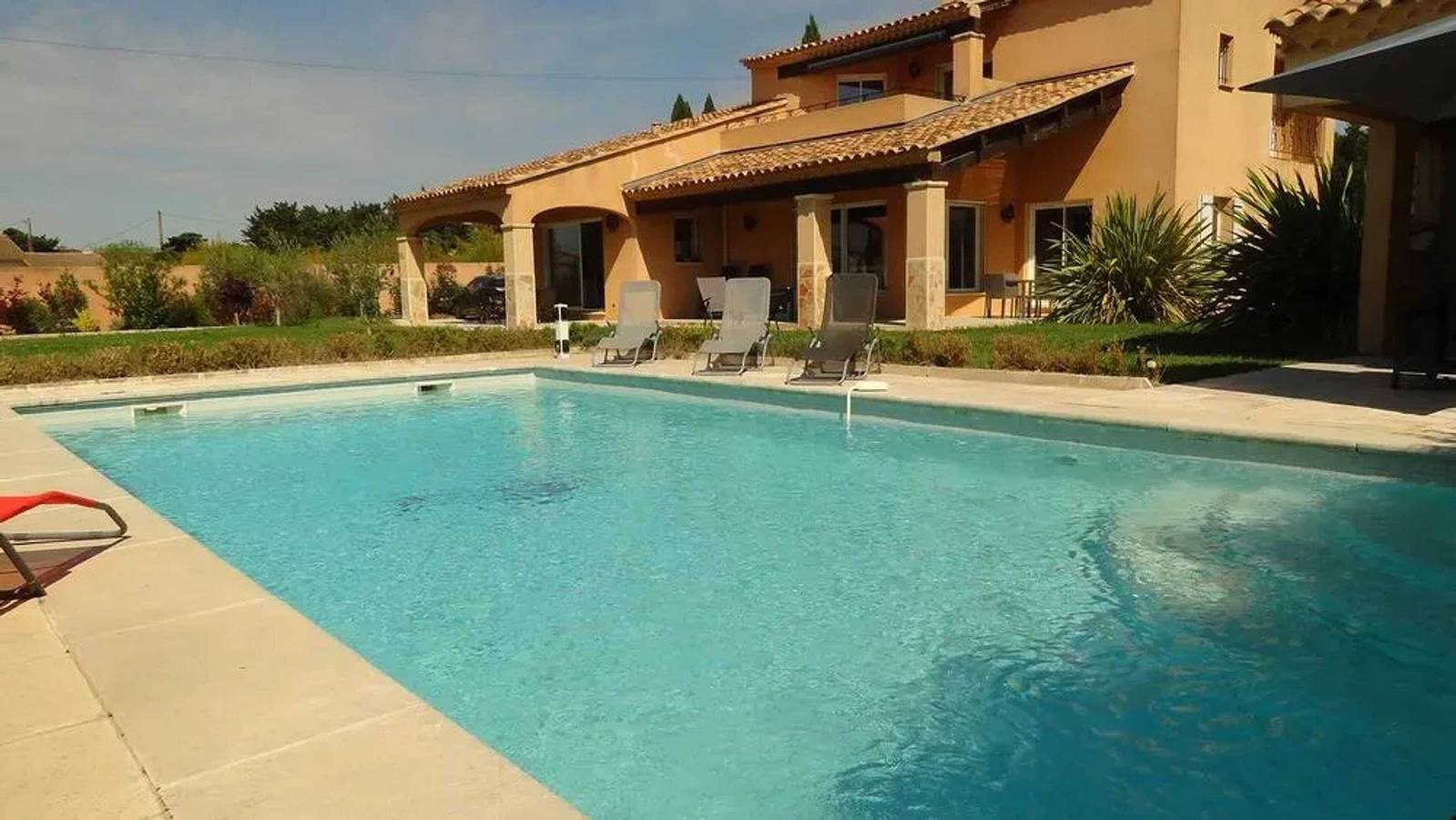 Amplia Villa en Cavaillon con Piscina Privada in Cavaillon, Parque natural regional del Luberon