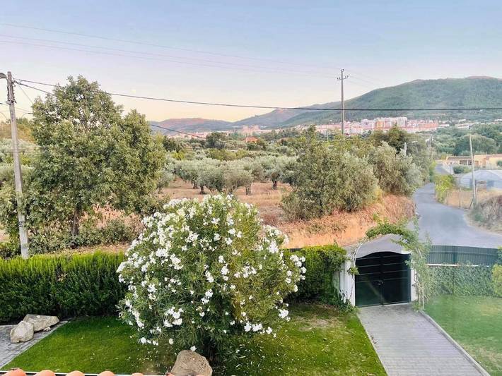 Location de vacances pour 6 personnes, avec piscine et terrasse ainsi que jardin et vue à Fundão - 3