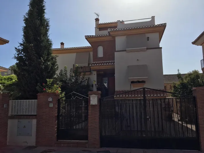 Casa de vacaciones para 9 personas, con jardín además de vistas y piscina - 1
