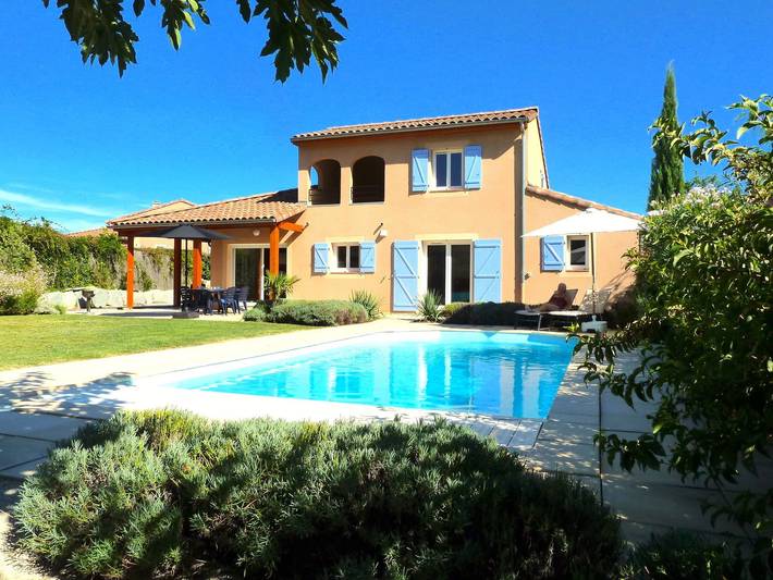 Villa pour 8 personnes, avec piscine ainsi que balcon et jardin à Vallon-Pont-d'Arc
