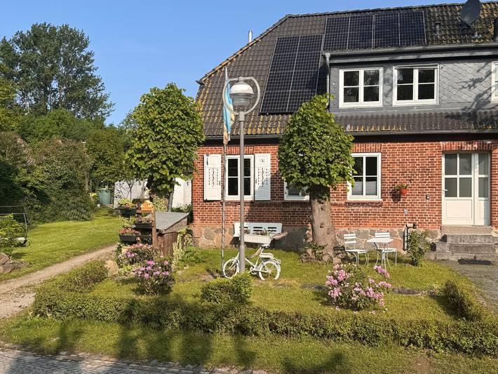 Ferienwohnung für 2 Personen, mit Garten und Seeblick in Putgarten