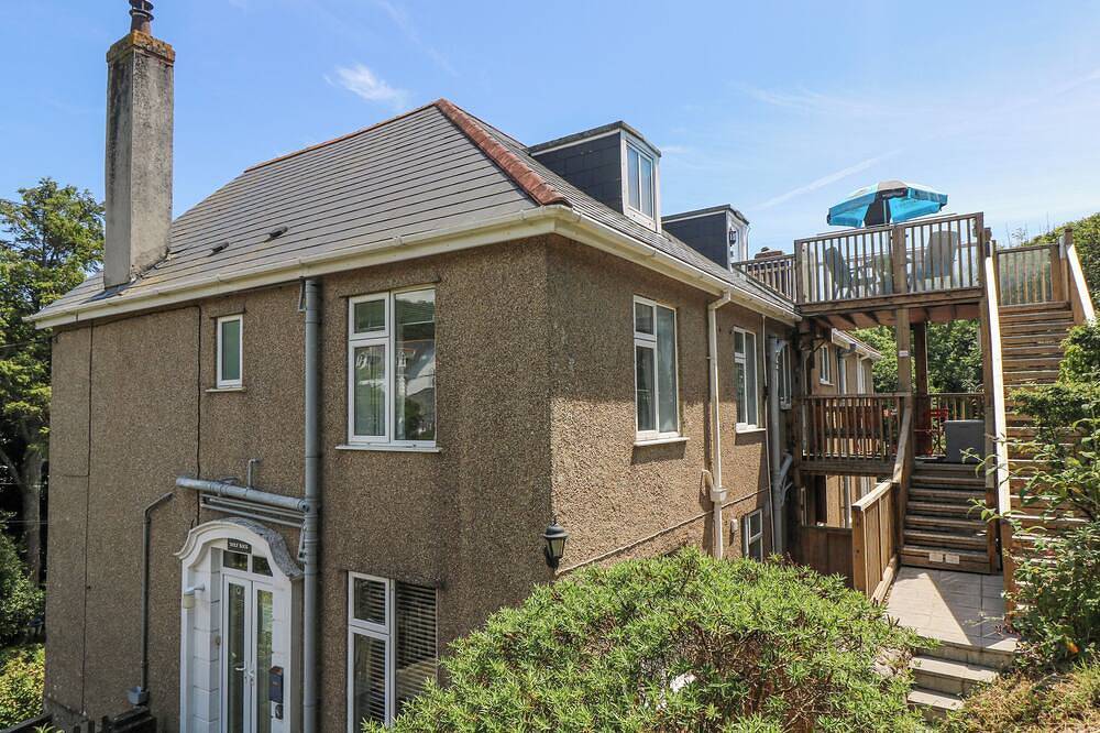 Godrevy, country holiday cottage, with a garden in Porthcurno in Porthcurno, Cornwall