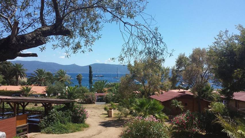 Location de vacances pour 5 personnes, avec vue et jardin, adapté aux familles à Serra-di-Ferro - 2