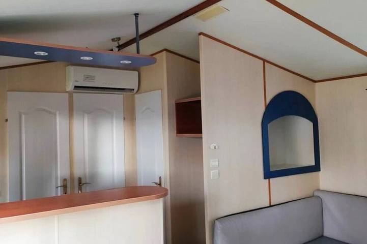 Zecamping 3* pataugeoire piscine locatif Tv clim 32m2 8 pers in Saint-Mitre-les-Remparts, Mediterranean Coast (France)