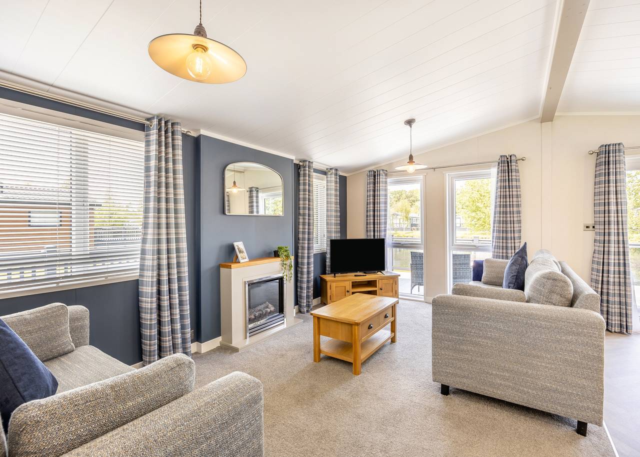 Monument Lakeside Lodge Pet Friendly in Stixwould and Woodhall, Lincolnshire