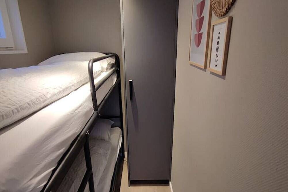 Houseboat with Rooftop Terrace. Close to Ams. in Vinkeveen, Groene Hart