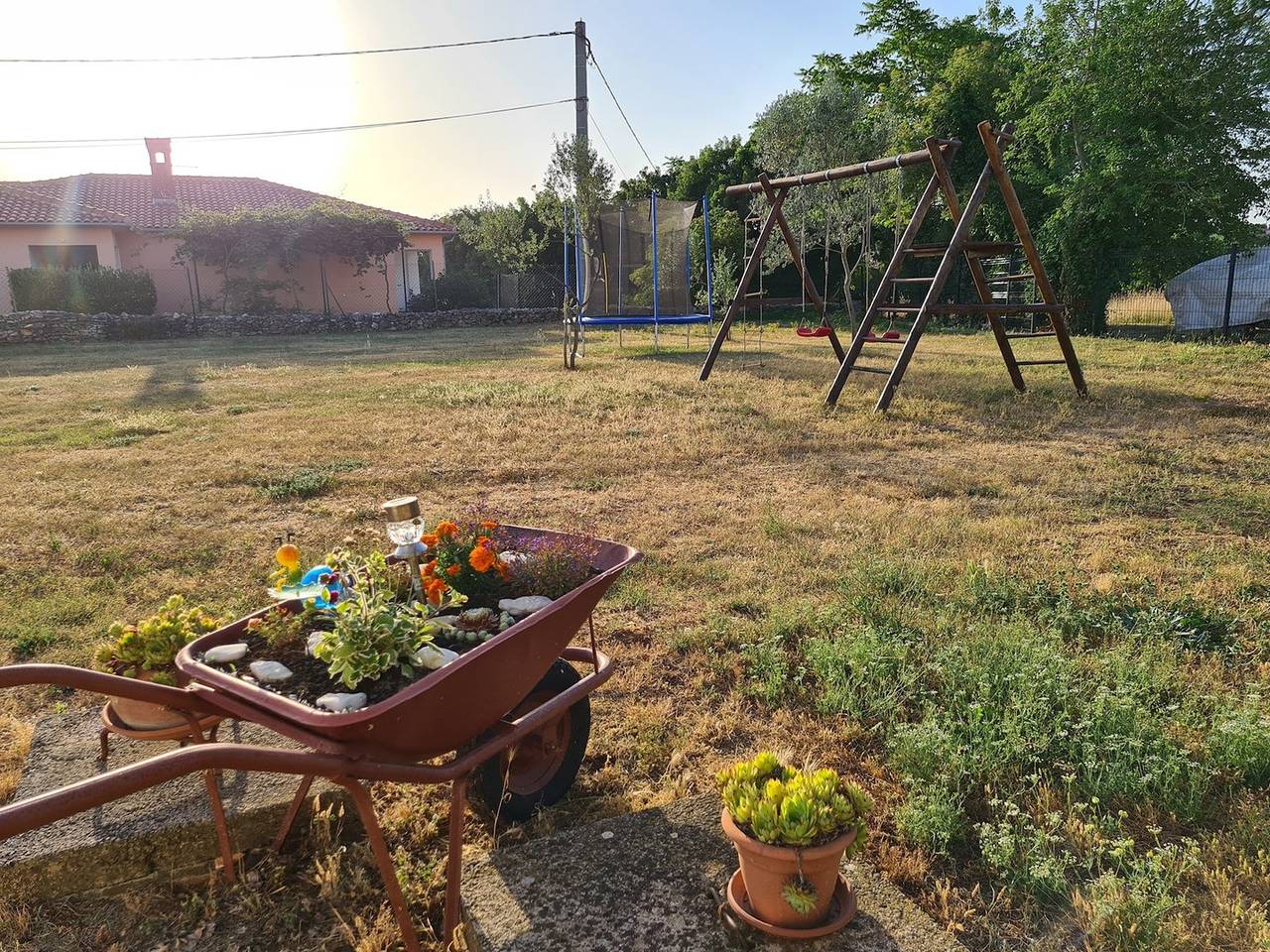 Beautiful Istrian house with big backyard, pet friendly in Valtura, Südküste Istrien