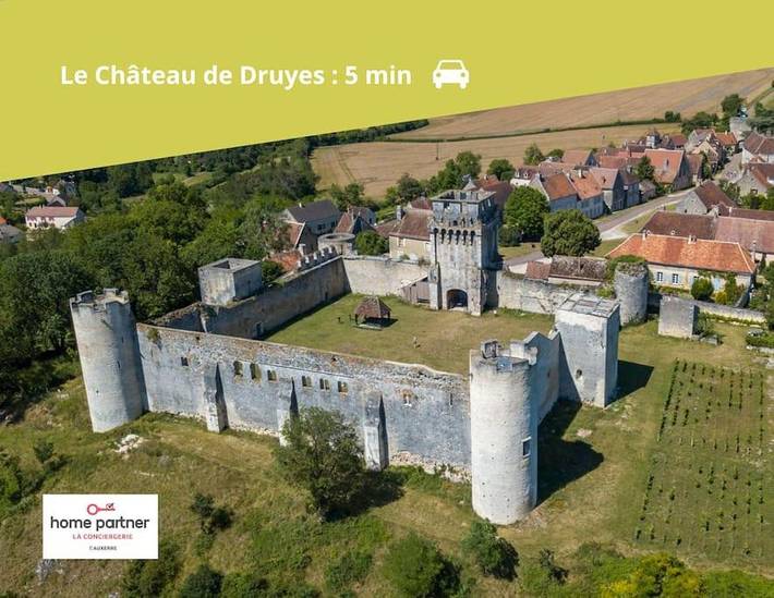 Location de vacances pour 8 personnes, avec vue et terrasse à Druyes-les-Belles-Fontaines - 2