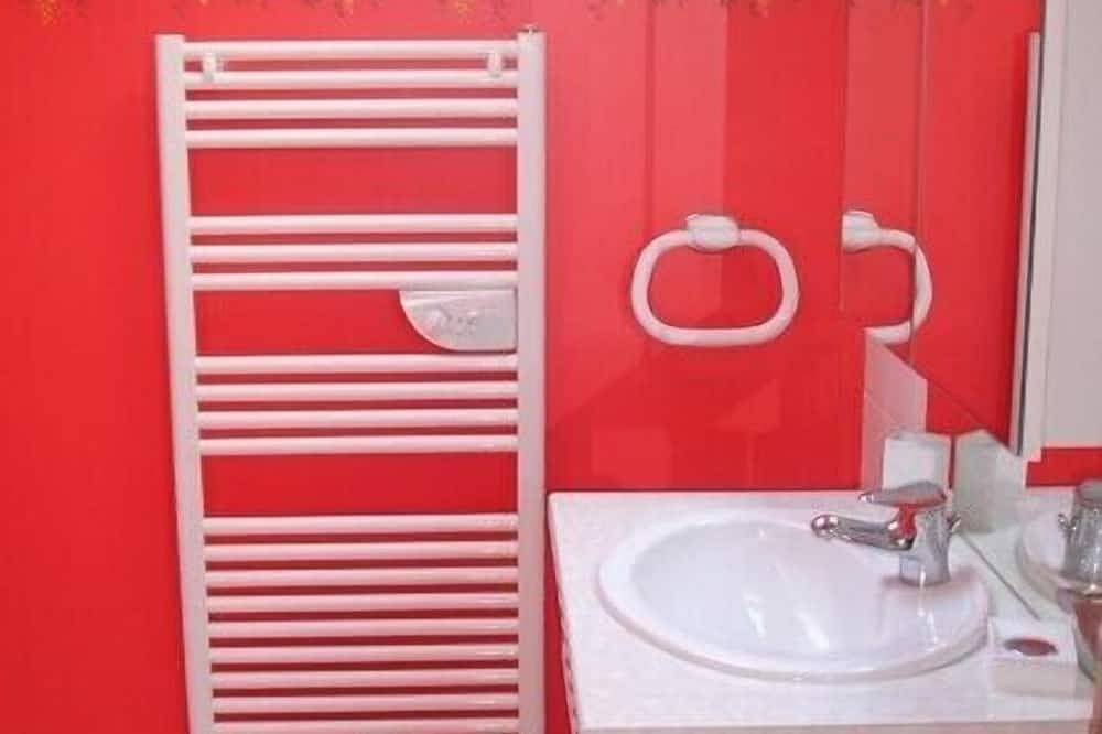 Maisons individuelles en pleine nature avec piscine chauffée in Chambéria, Jura