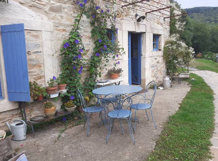 Gîte pour 2 personnes, avec jardin à Courniou