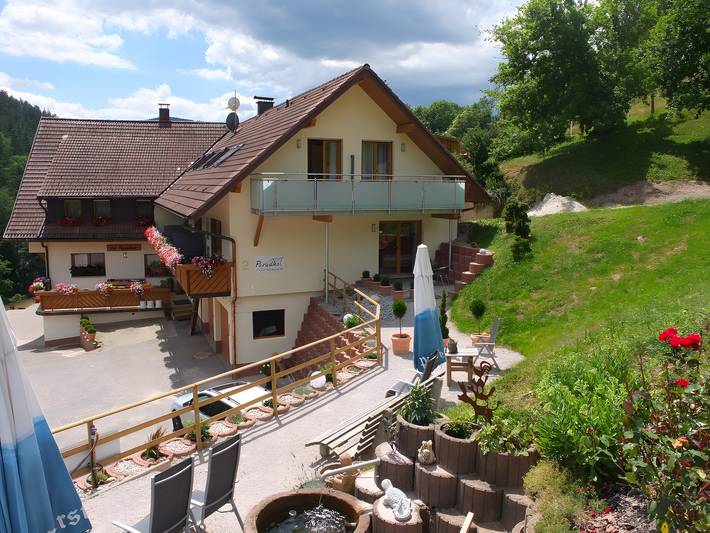 Ferienwohnung für 4 Personen, mit Balkon und Garten sowie Sauna in Bad Peterstal-Griesbach