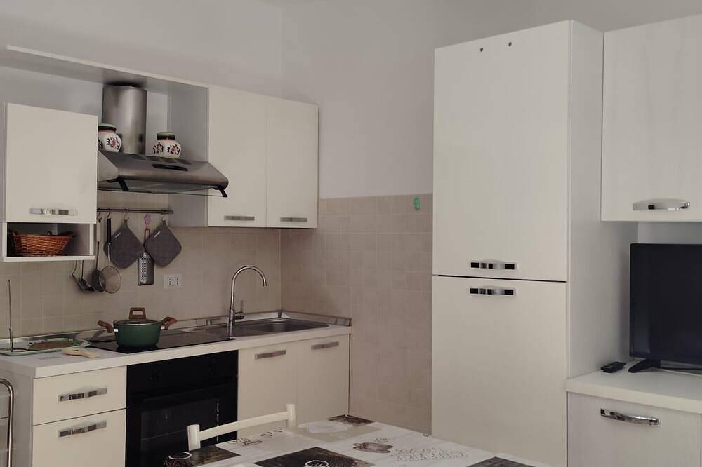 Entire apartment, Bright one-bedroom apartment with kitchen near beaches and canal port. in Porto Garibaldi, Ferrara Province