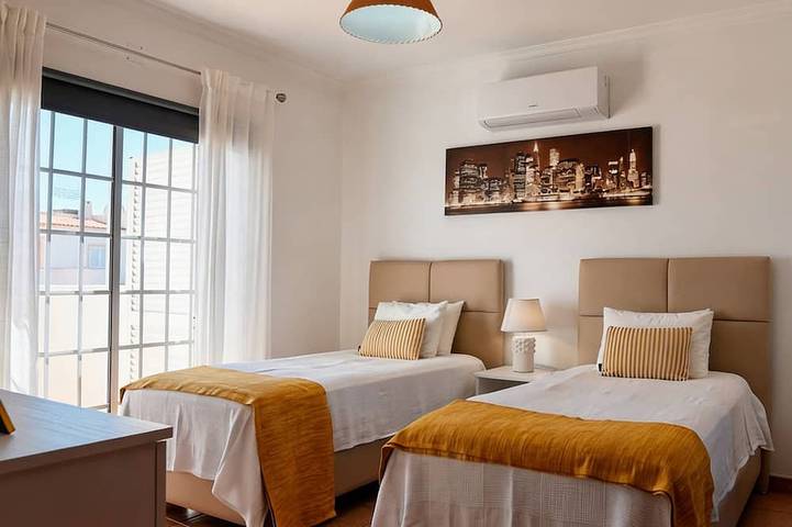Villa mit 3 Schlafzimmern und privatem (beheizbarem) Pool am Galé Strand in Guia, Faro Distrikt