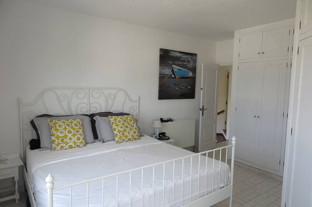 Villa en alquiler en Menorca con piscina privada, jardín cerrado y aire acondicionado in Sol d'Este, Es Castell