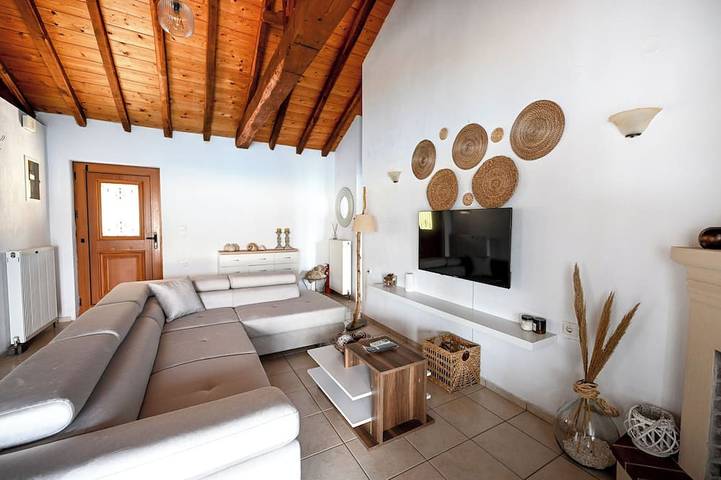 Villa mit privatem Pool vor dem Meer in Sporaden