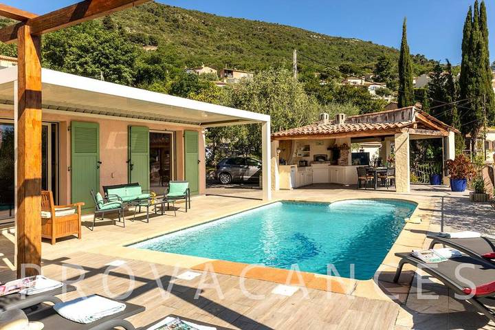 Location de vacances pour 6 personnes, avec Balcon/Terrasse ainsi que Jardin et Piscine à Gattières