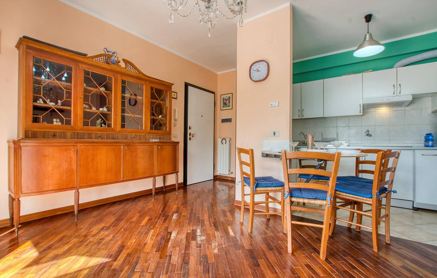 Appartement de vacances entier, Charmant appartement de 69 m² avec jardin, cuisine et place de stationnement dans la rue in Gênes (Ville), Gênes