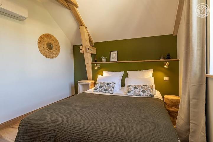 Location de vacances pour 6 personnes, avec terrasse ainsi que jardin et piscine à Yenne - 2